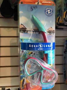 Aqua Lung Sport (Junior 6+) Play Series: Urchin Mask. Shatter resistant PC Lens. Anti-Fog. Splashguard top and one way purge valve. $45